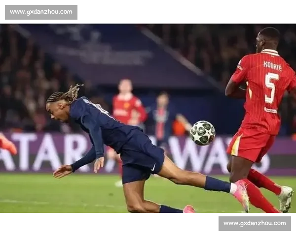 巴黎主帅恩里克锁喉对手未被禁赛 国际足联争议判罚引足坛震动